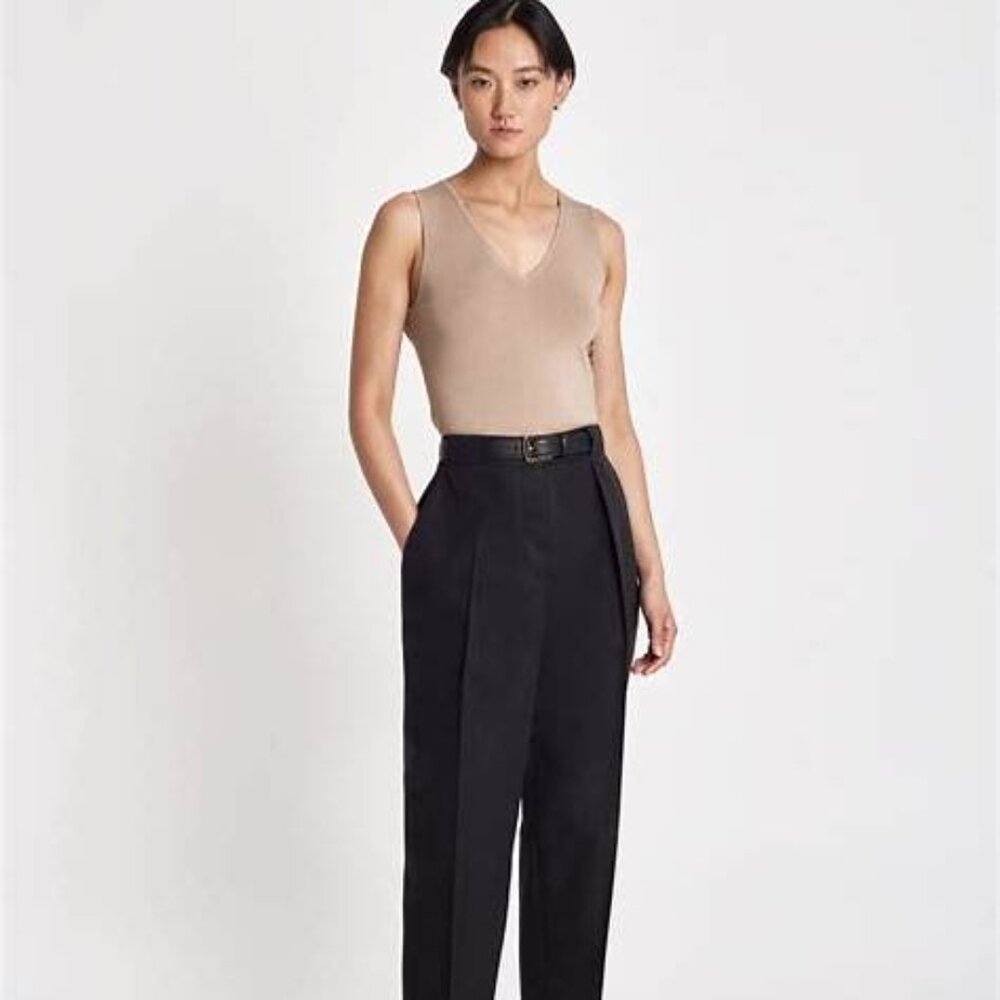 BNWT Carrot Leg Pleated Pant